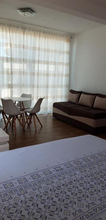 Queen Apartments & Rooms - 4