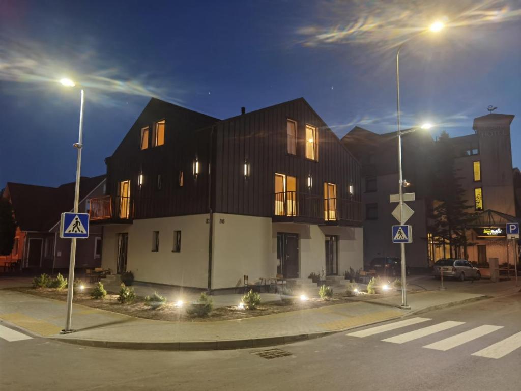 Dvi Sesutės, Palanga