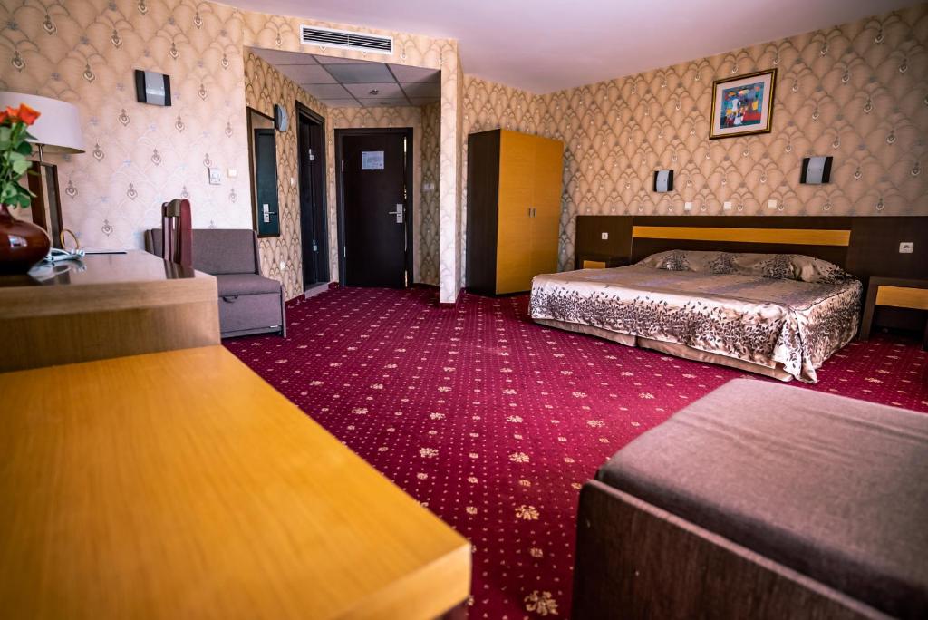 Izola Paradise Hotel - All Inclusive — Hotel rooms in Sunny Beach, Burgas Region