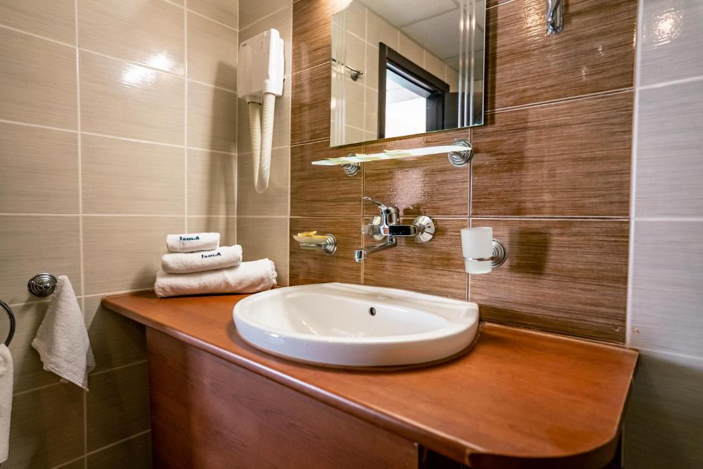 Izola Paradise Hotel - All Inclusive — Hotel rooms in Sunny Beach, Burgas Region