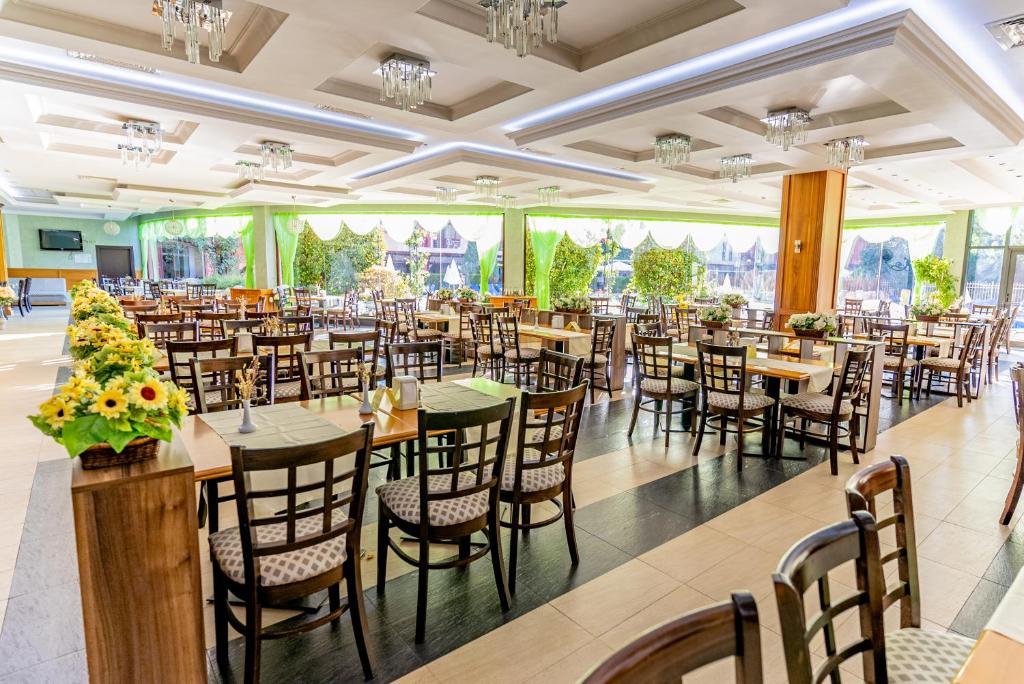 Izola Paradise Hotel - All Inclusive — Restaurant & bars in Sunny Beach, Burgas Region