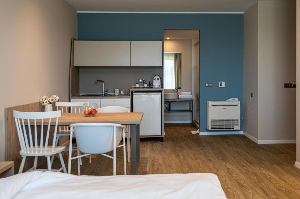 Romance Hotel and Family Suites — Pokoje in Święty Konstantyn i Helena, Region Warna