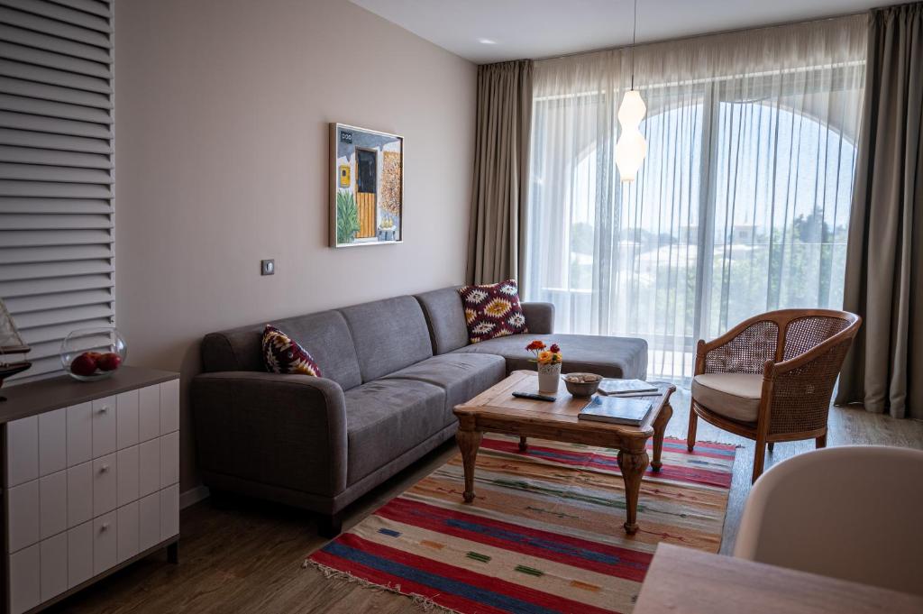 Romance Hotel and Family Suites — Pokoje in Święty Konstantyn i Helena, Region Warna