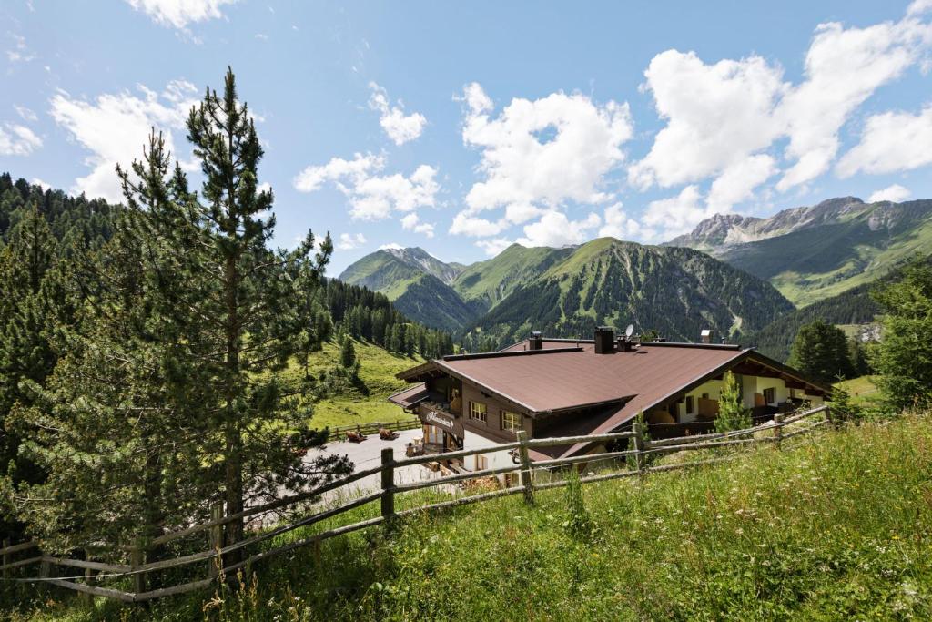 Berggasthaus Höllensteinhütte - 2