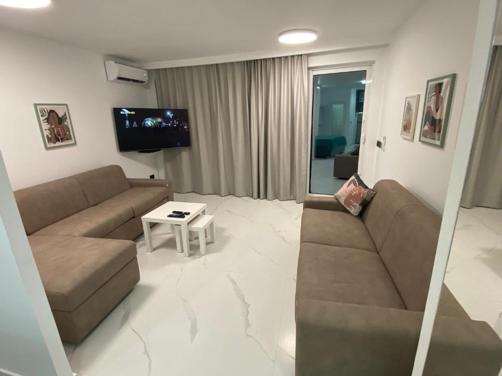 Deluxe Pool Apartment 4 - 4