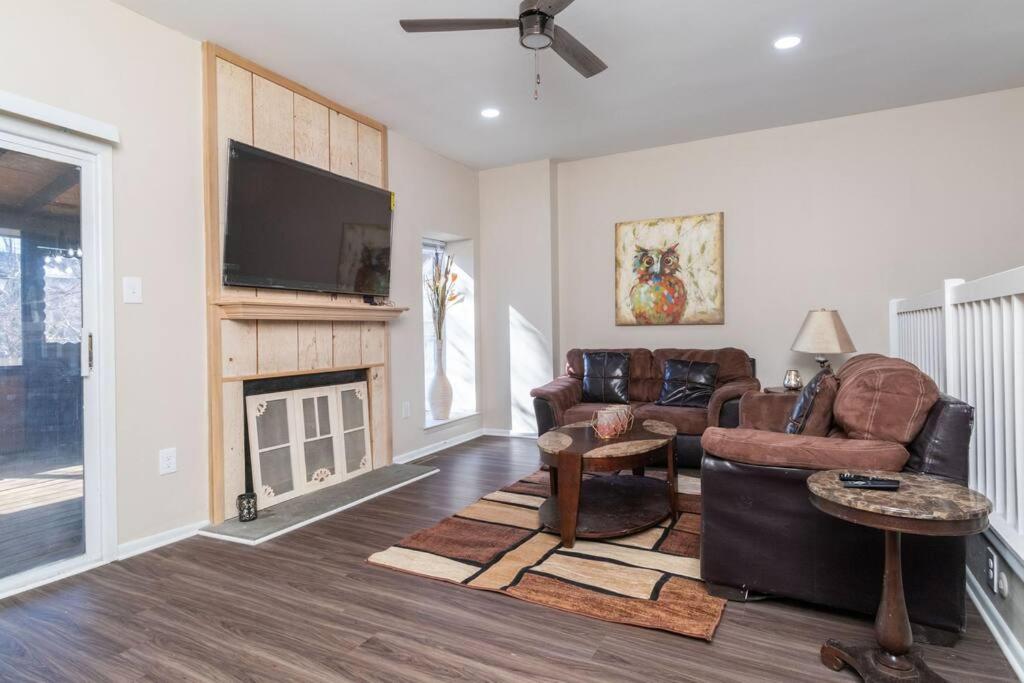 3-bedroom 2.5bath townhouse with free parking.