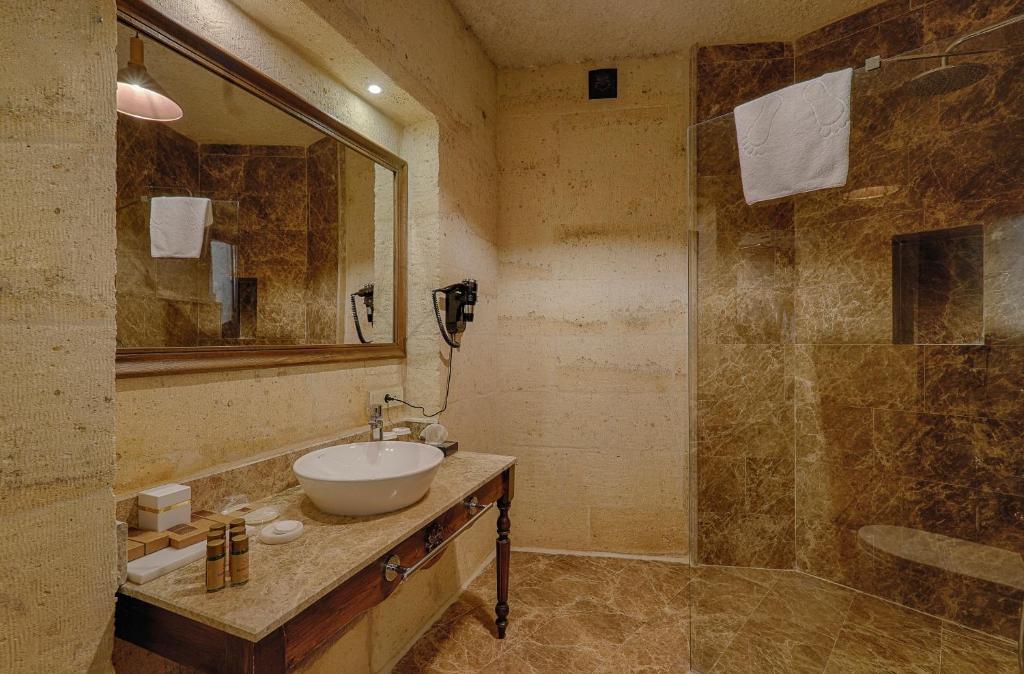 Solem Cave Suites photo