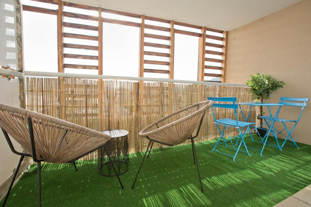 Grand studio avec climatisation, balcon proche gare centre ville - 2