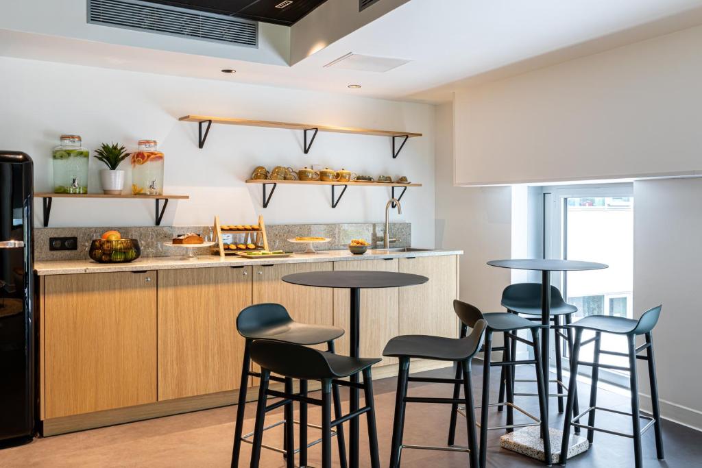 Food and beverages, Best Western M-Treize Paris Asnieres in Paris