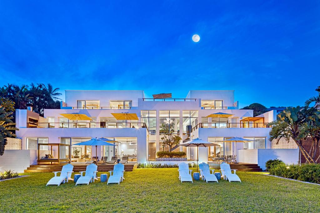 Dolphin Coast YOLO Spaces - The White House Boutique Villa, Sheffield Beach