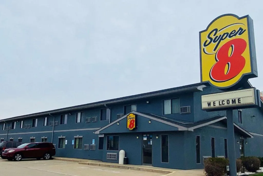 密歇根城速8酒店，位于密歇根城的酒店