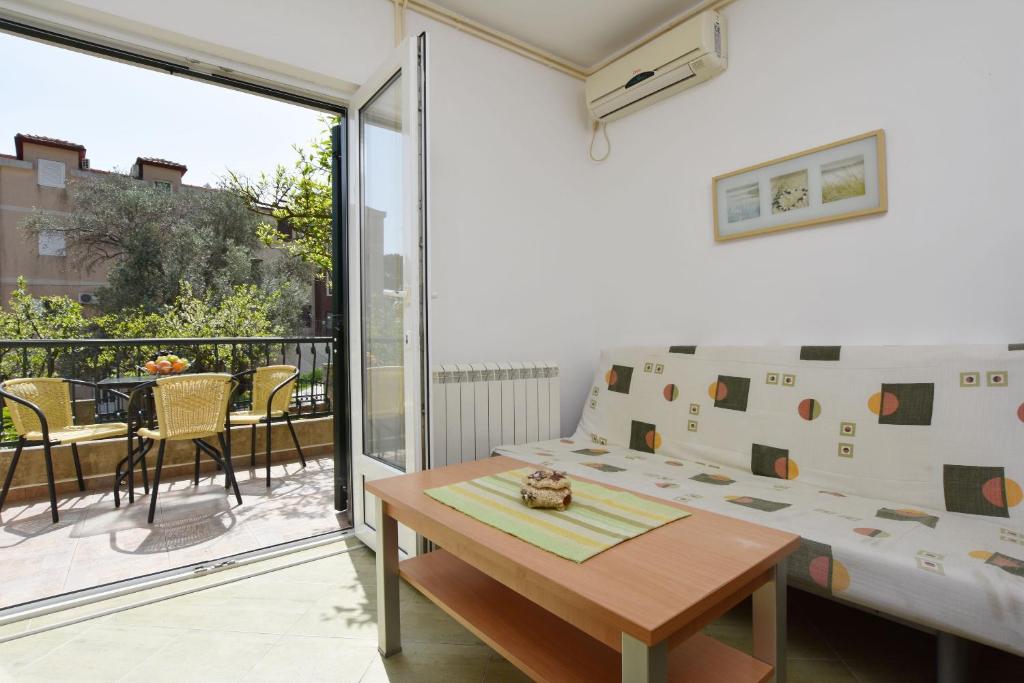 Apartments and Rooms Iva - 4
