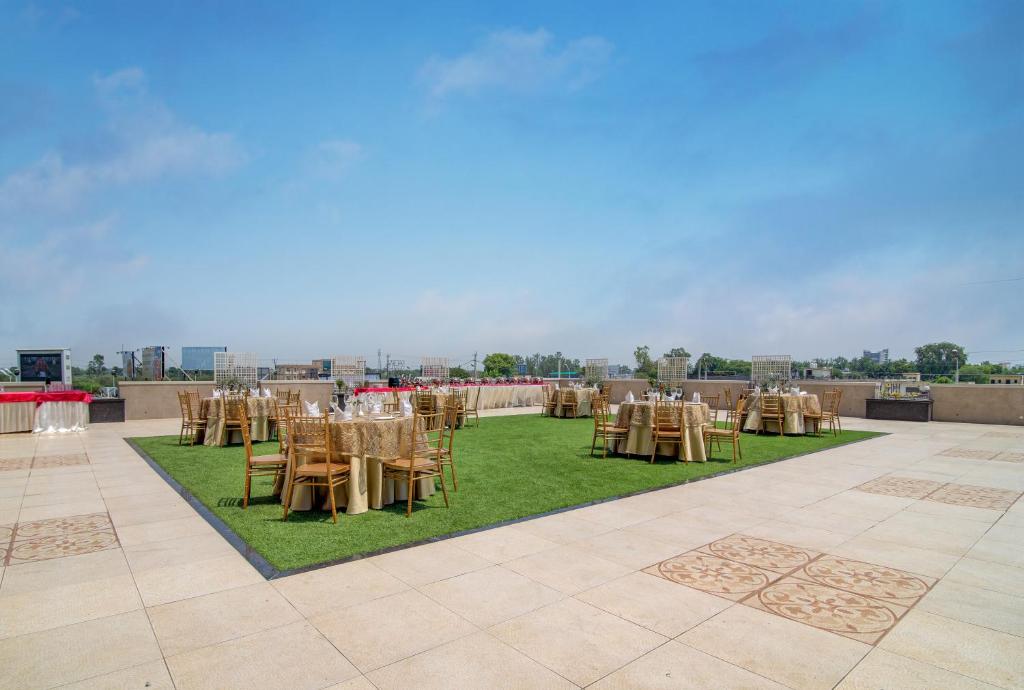 Hotel Home In (By Amrik Sukhdev) 眺望