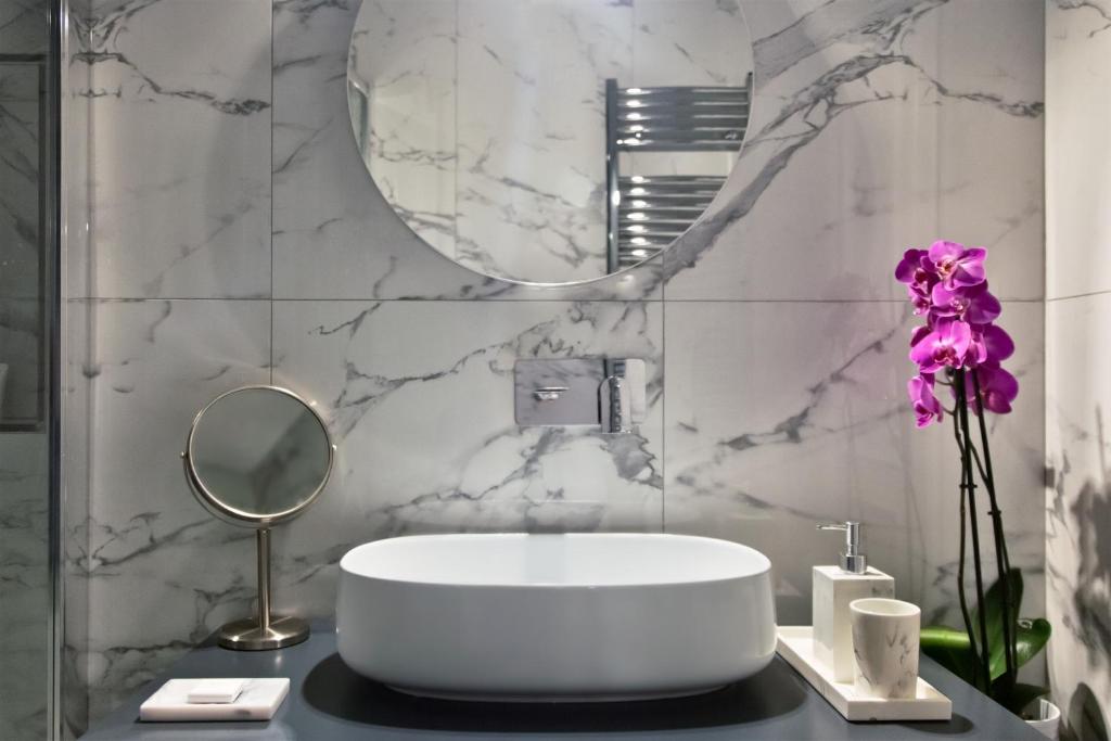 Fellini Design Suites photo