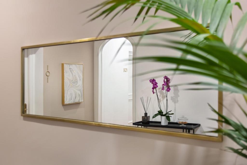 Fellini Design Suites photo