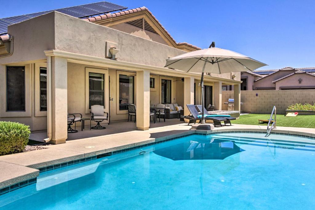 Family-Friendly Home about 11 Mi to Downtown Phoenix!