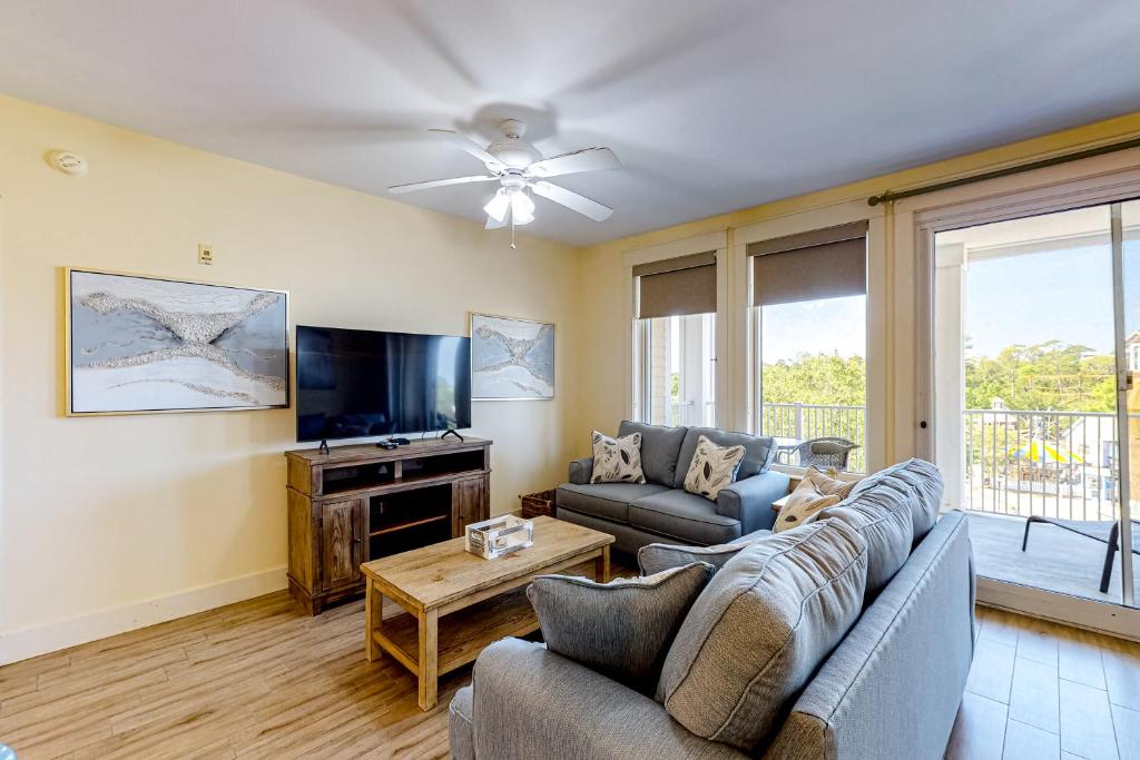 Baytowne Wharf - Observation Point North #458, Destin