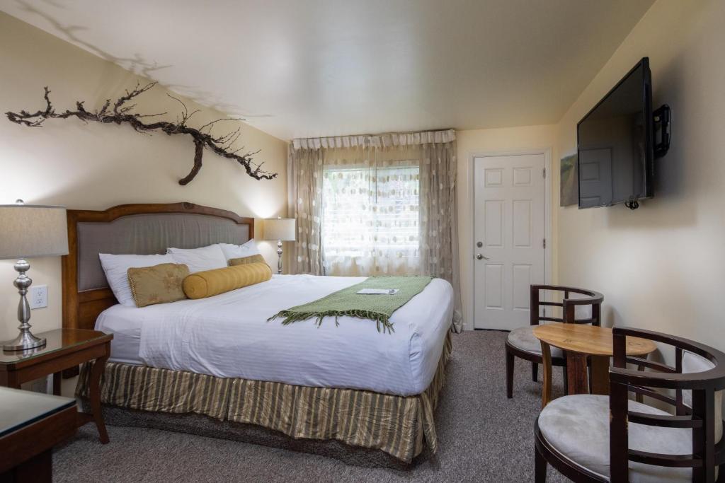 The Vendange Carmel Inn & Suites