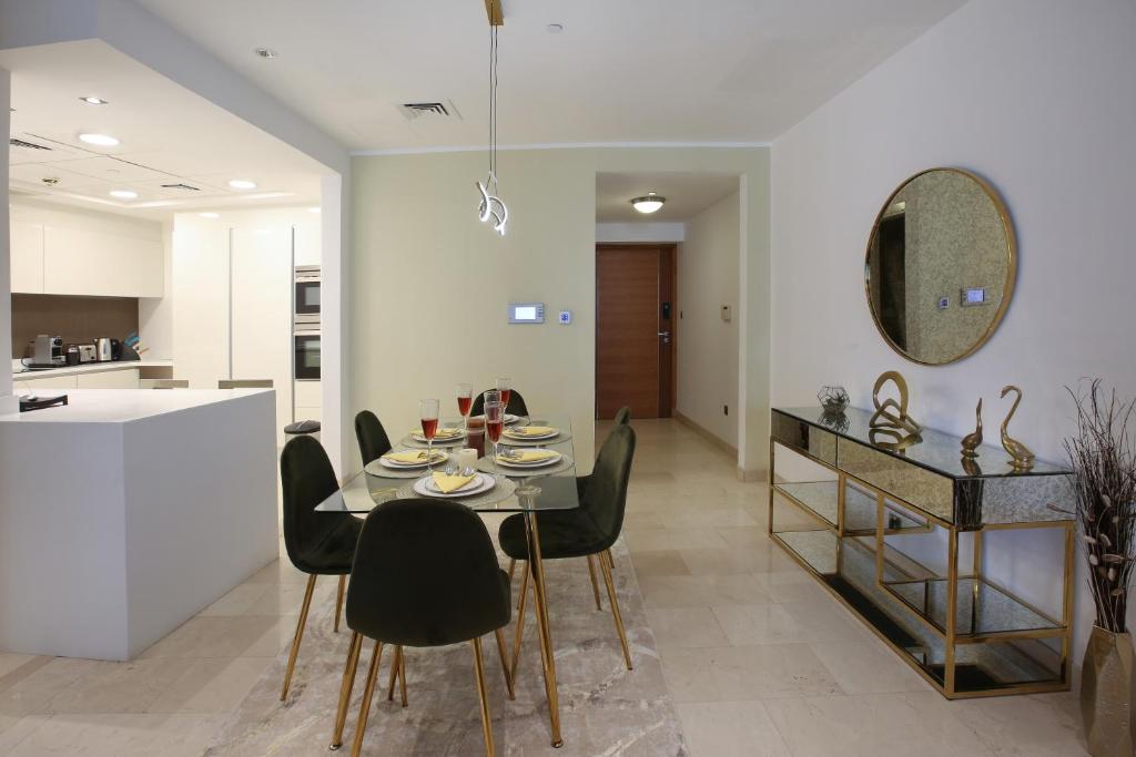 Trident Grand Residence - Luxury 2BR Marina and Sea View photo