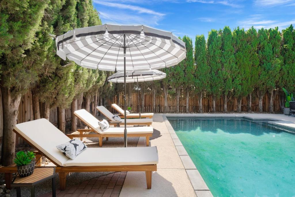 Beautiful 4 Bedroom Home Pool BBQ Pool Table