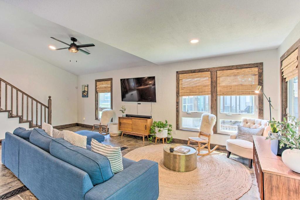 Tool Waterfront Home with Hot Tub and Fire Pit!, Tool