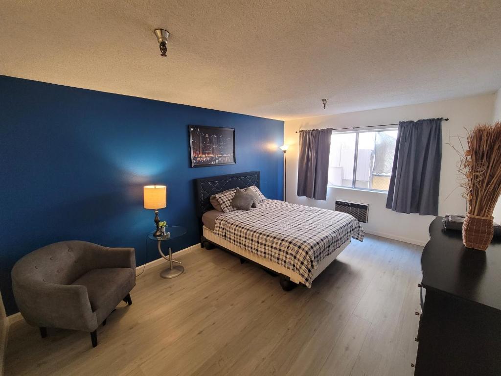 (A13) Cozy 1 Bedroom Studio with Private Bath, Los Angeles