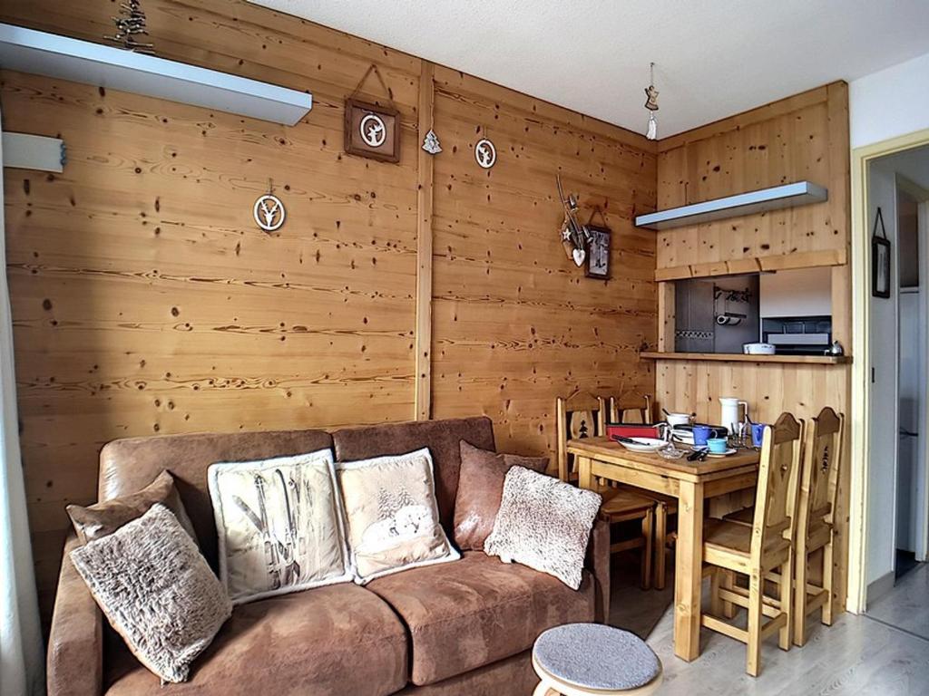 Appartement rénové avec balcon, accès direct aux pistes, situé à Reberty 1850 - FR-1-344-991 - 1
