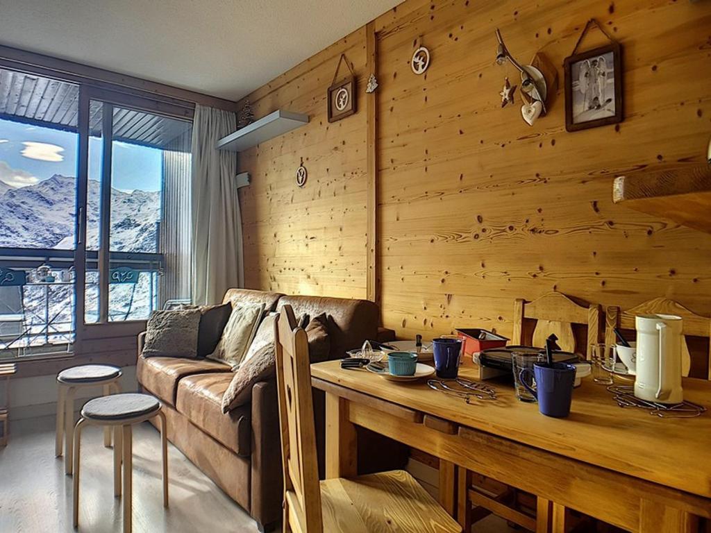 Appartement rénové avec balcon, accès direct aux pistes, situé à Reberty 1850 - FR-1-344-991 - 2