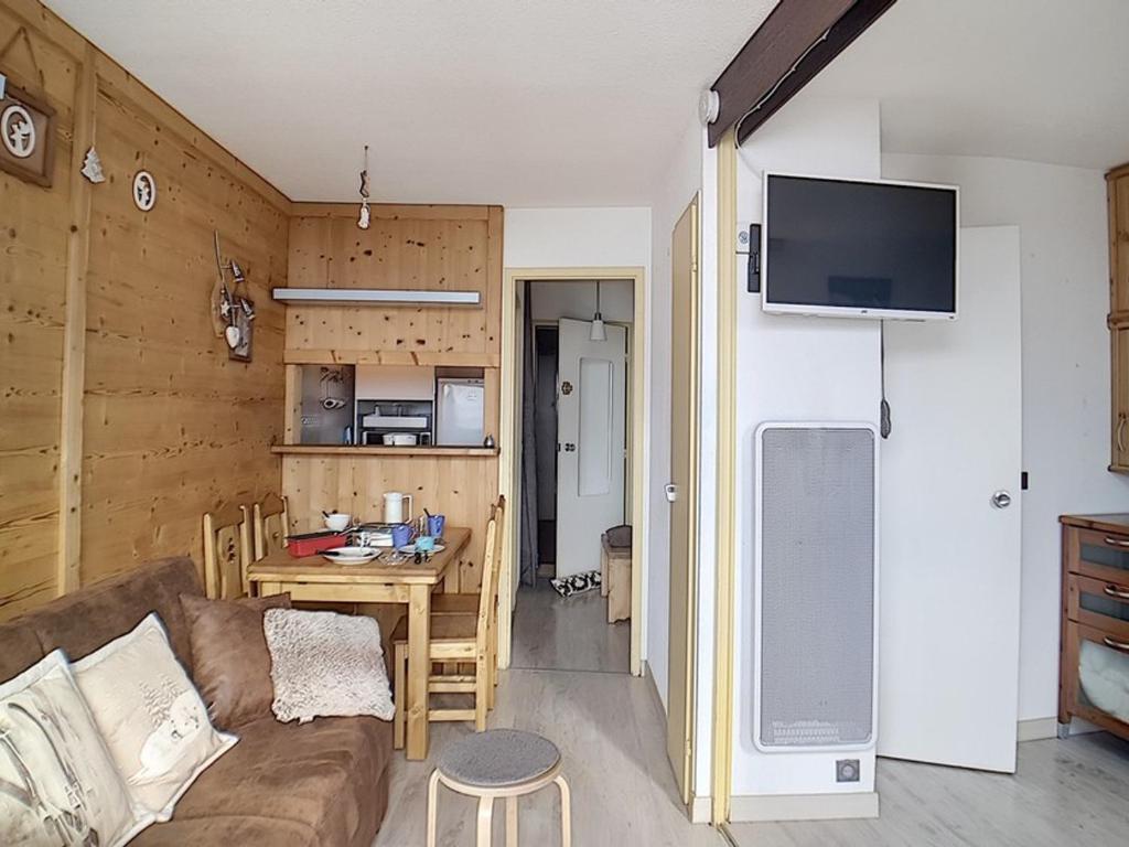 Appartement rénové avec balcon, accès direct aux pistes, situé à Reberty 1850 - FR-1-344-991 - 5