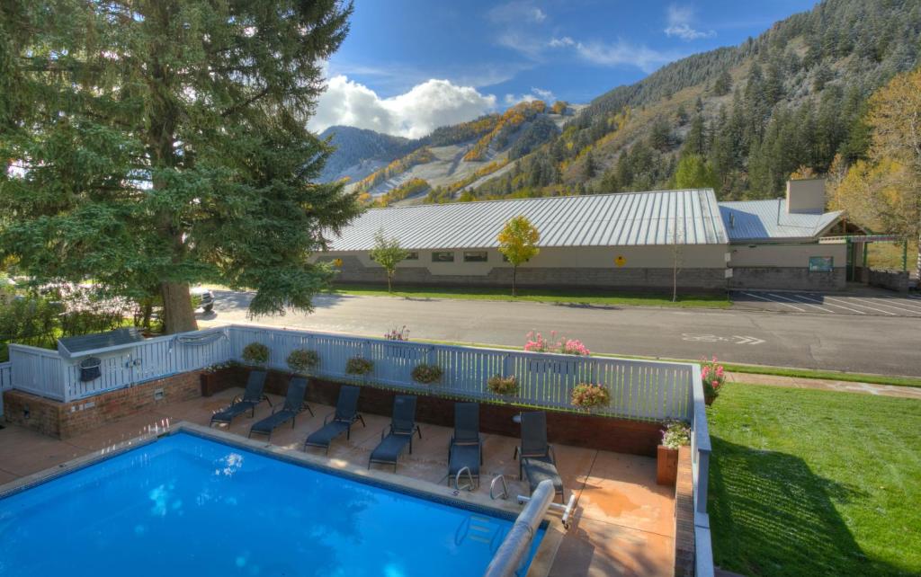Shadow Mountain Lodge photo