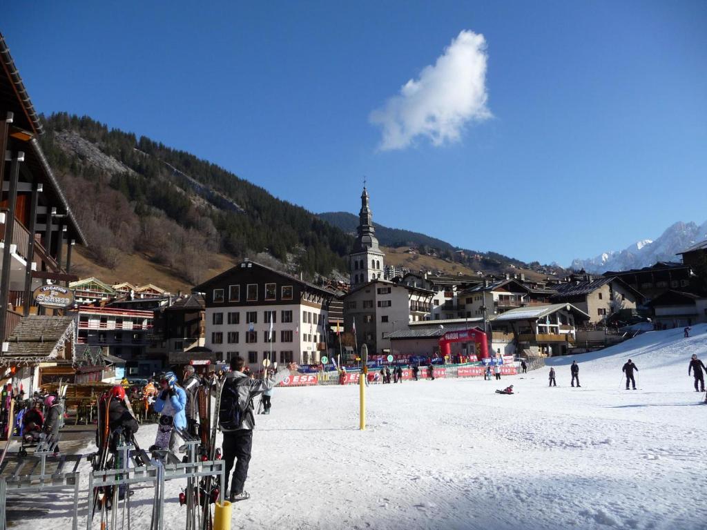 Studio cosy rénové au centre de La Clusaz, balcon, parking privé, proche commerces et pistes - FR-1-459-84 - 4
