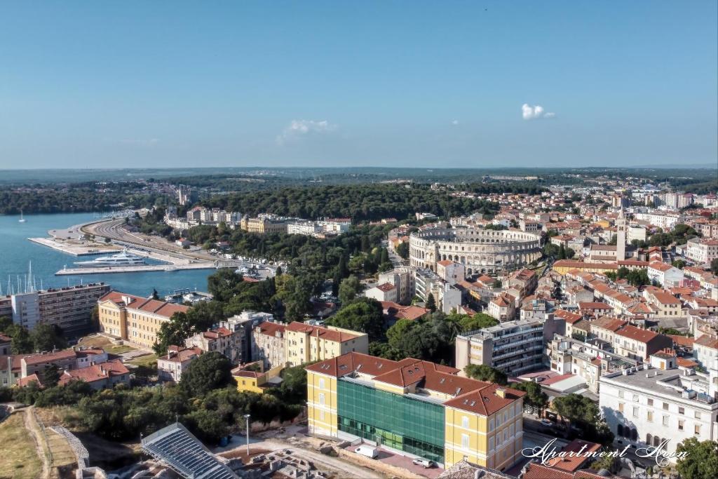 Penthouse Leonarda with private parking photo