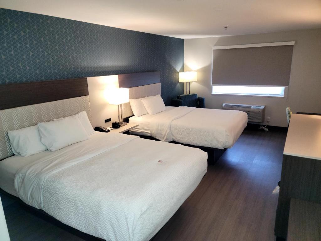 La Quinta Inn & Suites by Wyndham Santa Rosa photo