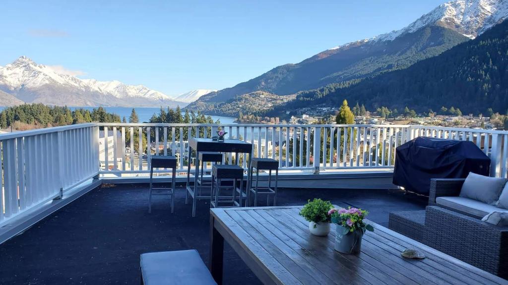 Queenstown Central Lakeview Lodge and Apartments photo