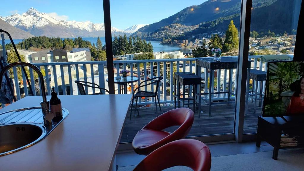 Queenstown Central Lakeview Lodge and Apartments photo