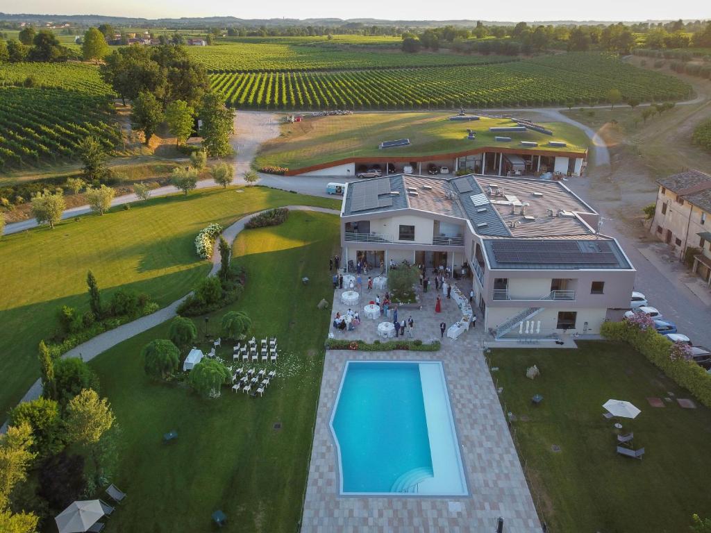 COBUE "Wine resort &amp; Spa" — Hotel in Pozzolengo