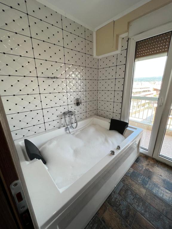 Jacuzzi Suites photo