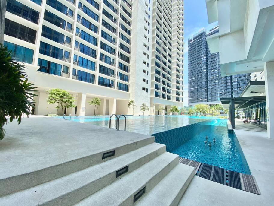 TheView 1-6Pax Trefoil Setia City Convention Shah Alam SiS Homestay photo