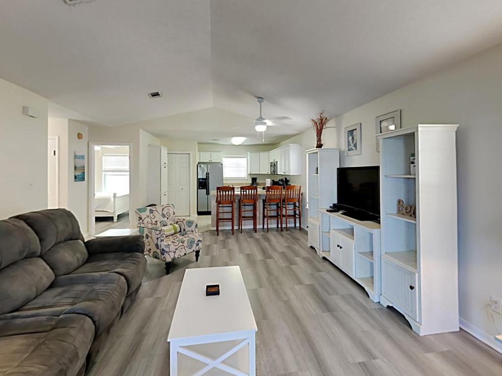 Tranquility Base, Navarre