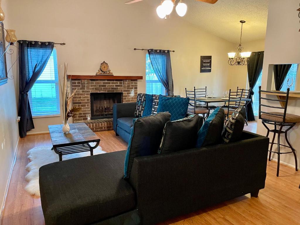 Nice Spacious 2bd with indoor fireplace near Legoland