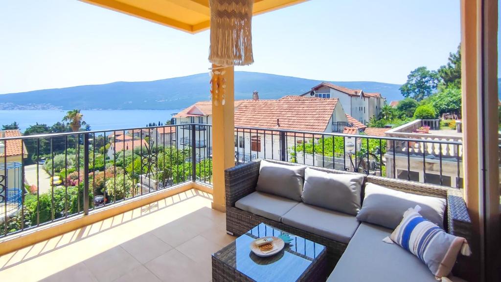 Stanislava Seaview Residence - 1