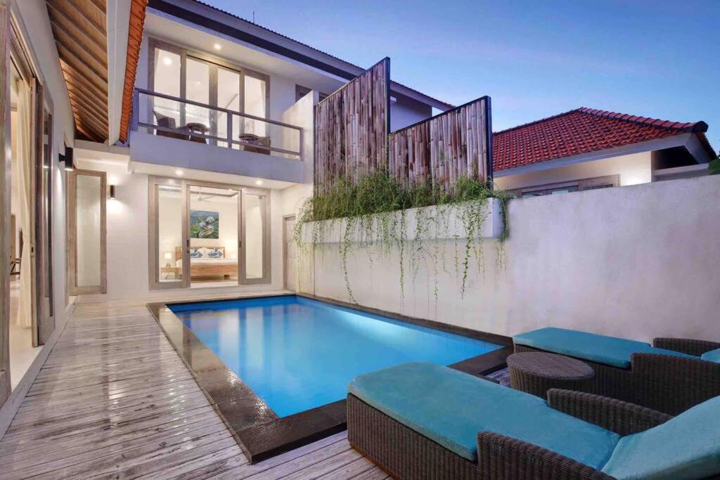 Green Villa A, brand new villa near central Ubud. — Hotel in Bali