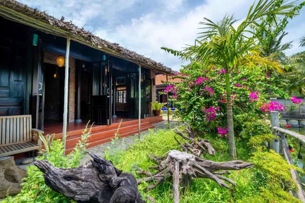 Golden Forest Villa