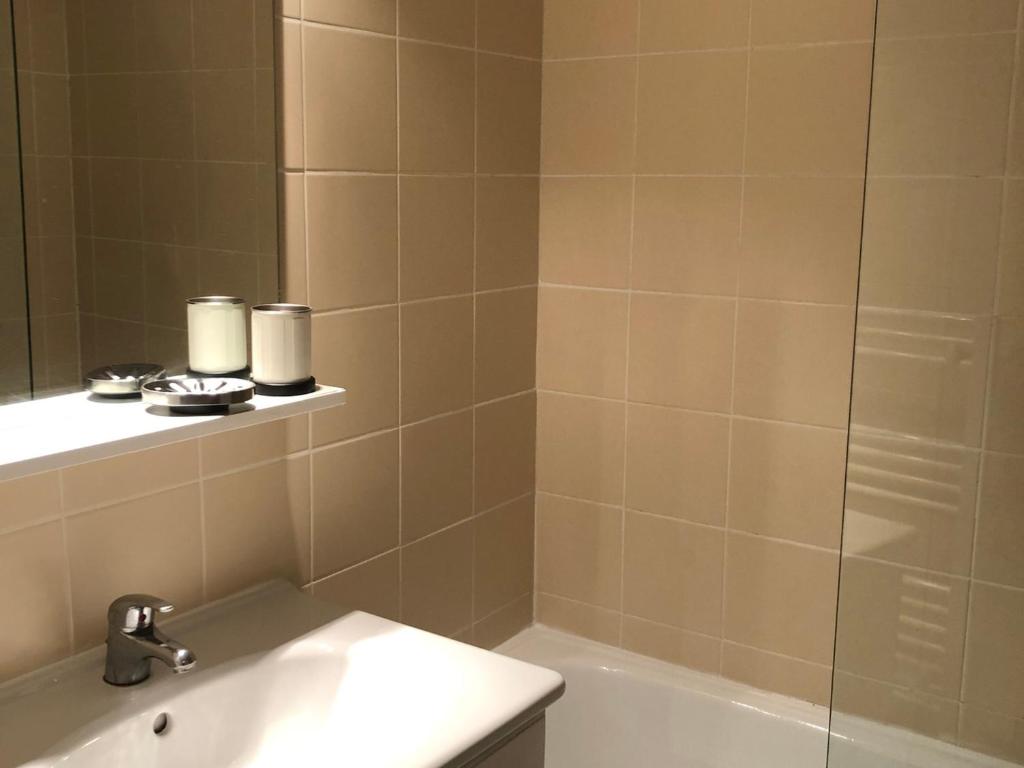 Appartement rénové au calme avec balcon et parking - FR-1-346-307 - 5