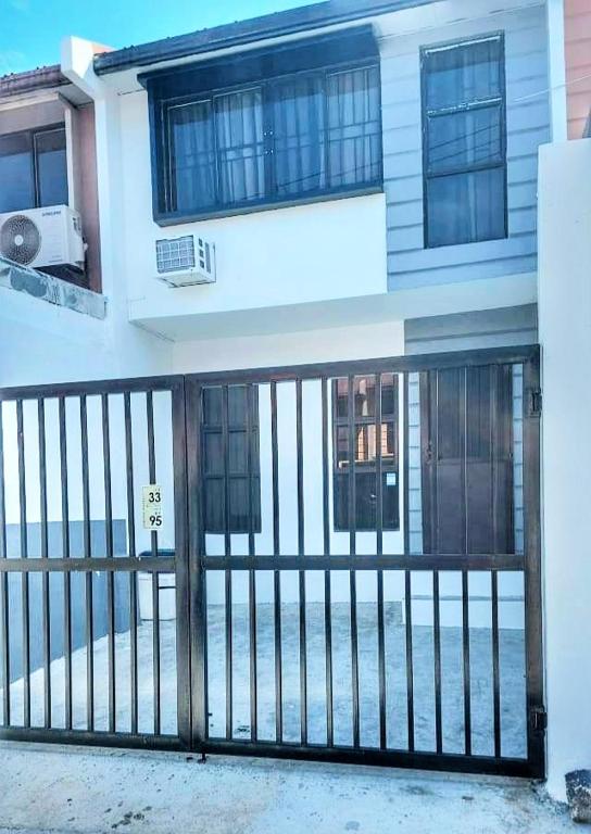 RUSTIC THEMED 2Bedroom House NEAR CLARK AIRPORT photo