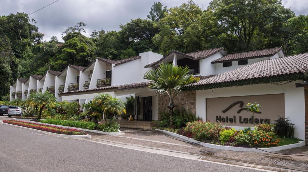 1. Hotel La..
