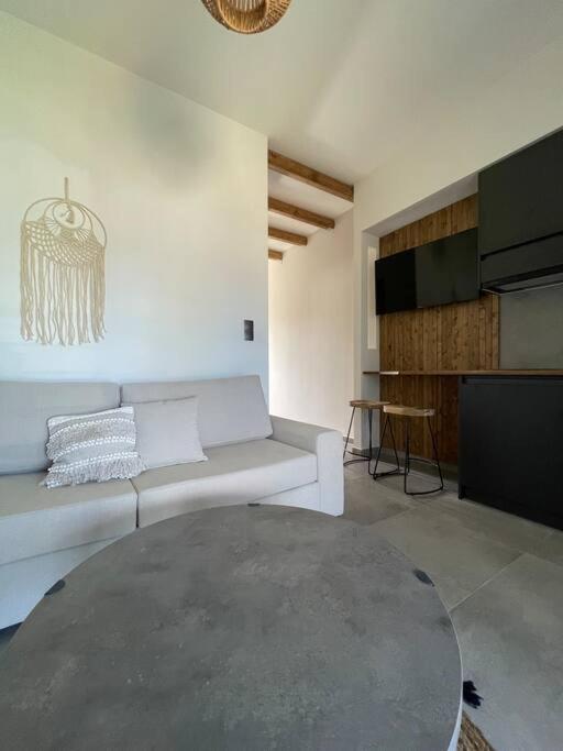 Aellw cozy apartment 2 — Hotel in Kanali (Zaloggo)