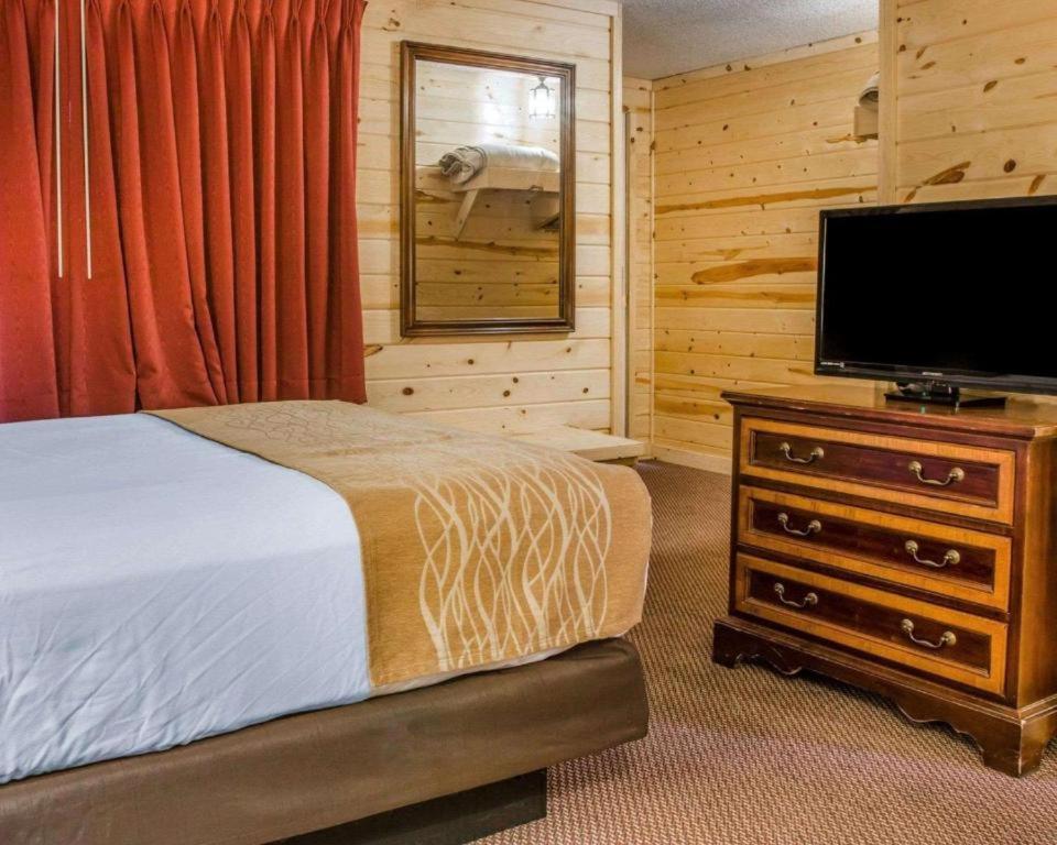 Mackinac Lodge photo