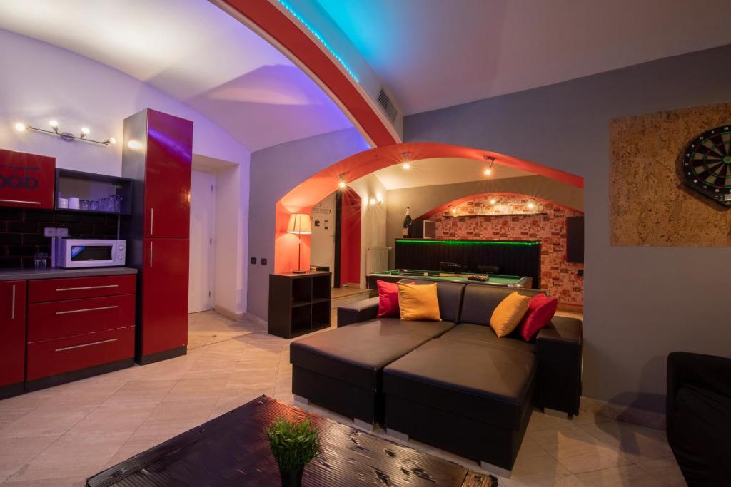 Penthouse Apartment, Party Underground with Pooltable in Prague