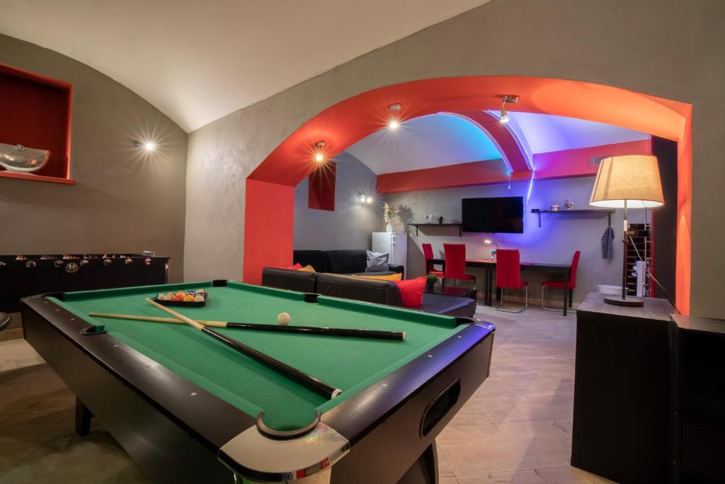 Party Underground with Pooltable — Hotel in Prague